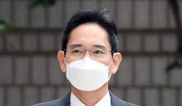 이재용 삼성전자 부회장이 12일 서울 서초구 서울중앙지방법원에 출석하고 있다./사진=연합뉴스