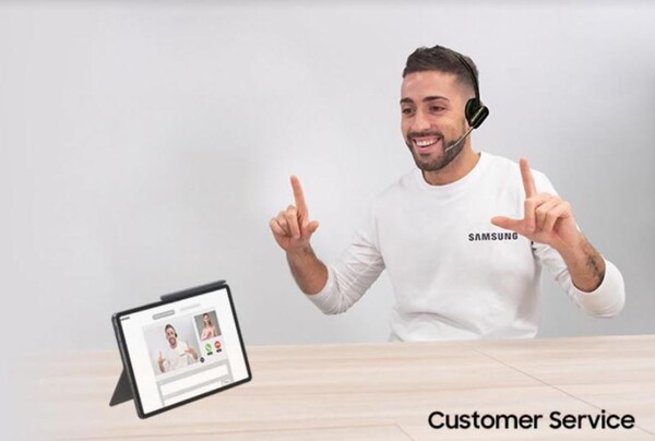 삼성전자가 청각 장애인을 위한 수어 상담 서비스를 확대 중이다. 스페인에서 수어 상담 서비스를 안내하는 모습./사진=삼성전자