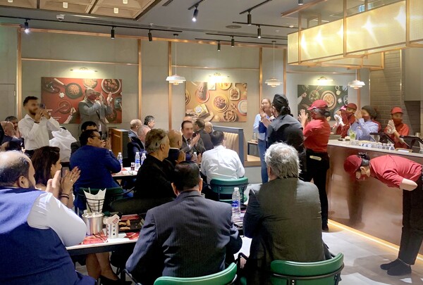 교촌치킨 두바이 1호점 '데이라 시티센터점' 모습./사진=교촌에프앤비