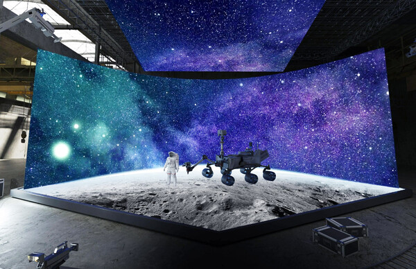 LG전자가 메타버스 플랫폼 업체 브이에이코퍼레이션과 손잡고 버추얼 프로덕션(가상 배경을 활용한 촬영기법) 수요에 대응하는 LED 사이니지를 개발한다. 사진은 LED 사이니지로 가상 배경을 구현한 버추얼 스튜디오의 예시 이미지./사진=LG전자