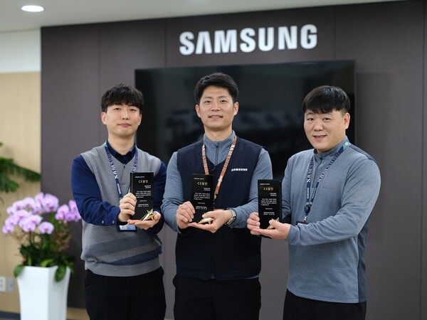 '2021년 CS 달인'에 선정된 (왼쪽부터) 경기도 안산센터 휴대폰 엔지니어 김태종 프로, 전남 목포센터 가전 엔지니어 조영길 프로, 부산 사하센터 케어마스터 김성률 프로./사진=삼성전자서비스