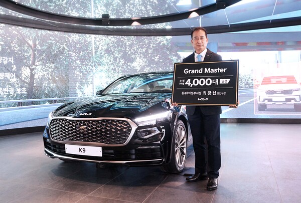 기아는 최광섭 경기 의정부지점 영업부장이 누계 판매 4000대를 달성해 ‘그랜드 마스터’에 올랐다고 27일 밝혔다. /사지=기아