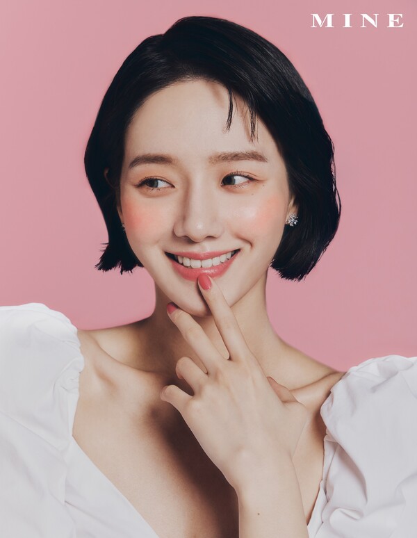 현대백화점그룹은 한섬이 자사 프리미엄 여성복 브랜드 ‘마인’의 ‘비건 화장품’을 론칭한다고 3일 밝혔다. /사진=현대백화점그룹