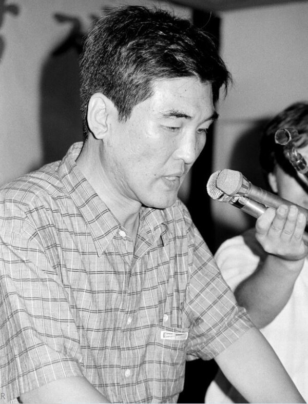 1988년 9월 1일 서울 여의도 백인회관에서 열린 88서울민족문학 페스티발에서 김지하 시인이 세계문인들에게 보내는 메시지를 낭독 하고 있다./사진=연합뉴스
