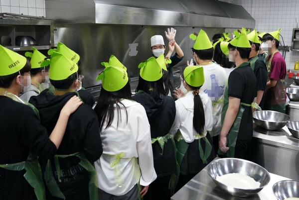 20일 오후 경기도 이천 BBQ 치킨대학에서 이천 효양고등학교 학생등을 대상으로 ‘치킨캠프’가 진행되고 있다./사진=BBQ