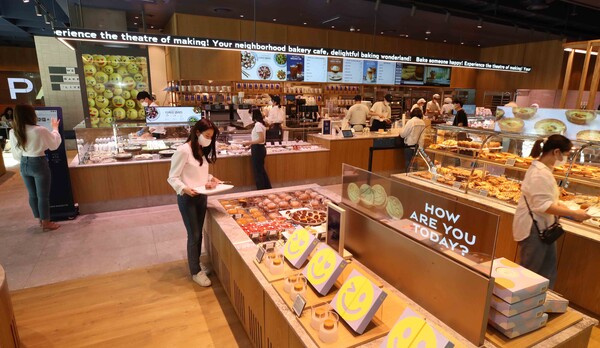 파리바게뜨 미래형 매장 ‘랩 오브 파리바게뜨’ 실내 모습./사진=SPC그룹