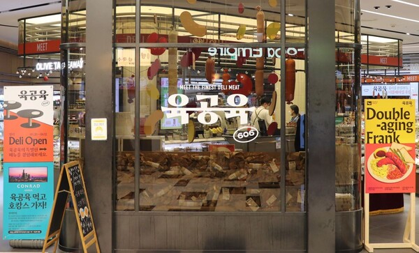 서울 여의도 IFC몰에 위치한 CJ더마켓 매장 내 ‘육공육 더블에이징’ 팝업 스토어 모습./사진=CJ제일제당