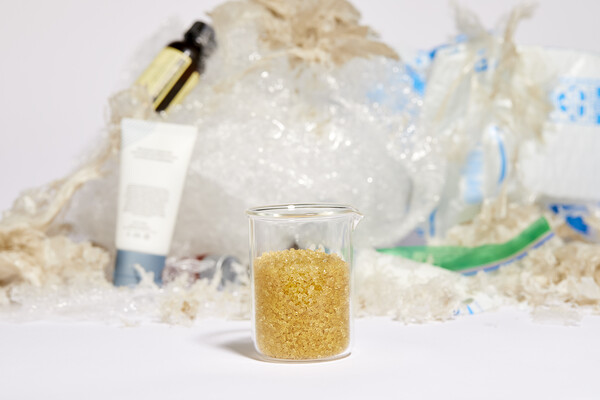 한화솔루션이 투자한 미국 노보룹 사의 업사이클링 소재 오이스트라(Oistre™)./출처=한화솔루션, Novoloop