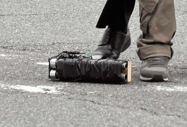 8일 아베 신조 전 일본 총리 저격에 쓰인 사제 총기./사진=아사히 신문
