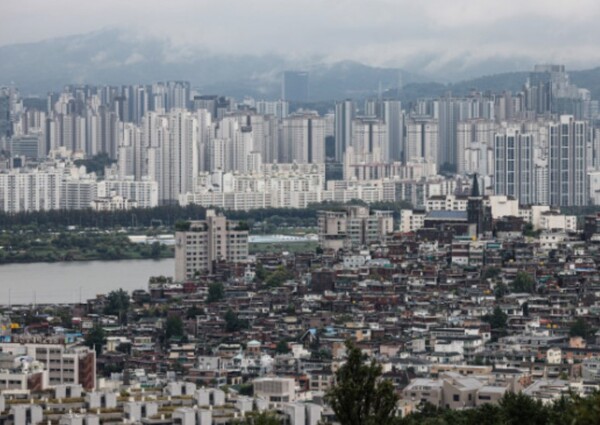 서울 남산에서 바라본 용산구 일대 주택가./연합