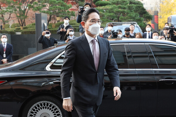 이재용 삼성전자 회장이 17일 오후 소공동 롯데호텔에서 무함마드 빈 살만 사우디아라비아 왕세자와 만나기 위해 들어가고 있다./사진=연합뉴스