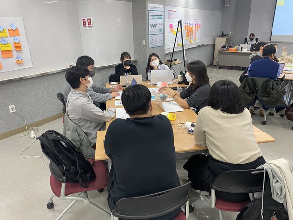 KT의 청년 디지털 인재양성 프로그램 ‘에이블스쿨’ 교육 모습 / 사진=KT