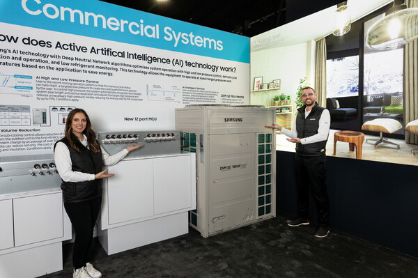 삼성전자가 6일부터 8일까지(현지시간) 미국 애틀란타에서 열리는 북미 최대 공조전시회 'AHR 엑스포'에 참가해 다양한 친환경 공조 솔루션을 선보인다. 삼성전자 직원들이 전시장에서 다양한 상업용·가정용 신제품을 소개하고 있다./사진=삼성전자