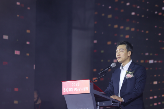 8일 서울 광진구 그랜드워커힐서울 비스타홀에서 열린 '2023 SK매직 연도 시상식'에서 윤요섭 SK매직 대표가 환영사를 하고 있다./사진=SK매직