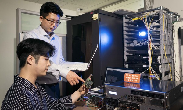 SK텔레콤은 SK스퀘어 자회사 IDQ, 네트워크 보안장비 회사 엑스게이트와 양자암호통신 기반 가상사설망 기술 개발을 완료했다고 밝혔다./SKT