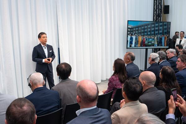 장재훈 현대차 사장이 현대 리유니온 행사장에서 발표하고 있다./사진=현대자동차