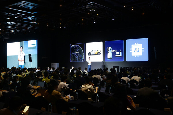 카카오모빌리티는 8일 그랜드 인터컨티넨탈 서울 파르나스에서 ‘NEXT MOBILITY: NEMO 2023’을 개최하고 한국 모빌리티 산업의 글로벌 경쟁력 고도화를 선도해나갈 생성형 AI 기술 기반 플랫폼 비전을 선보였다.