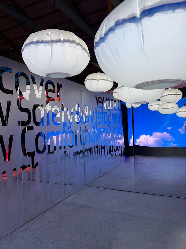 웁서울2023 비주얼 아트 페스티벌에 전시된 에어백 원사로 만든 효성첨단소재의 조명 오브제./사진=효성첨단소재