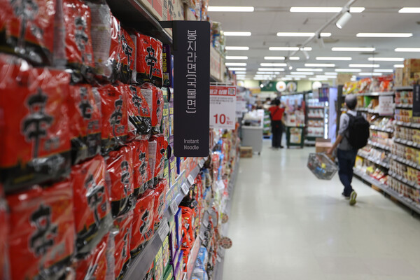6월 19일 오후 서울 시내 대형마트에 라면판매대 모습. 2023.6.19/연합