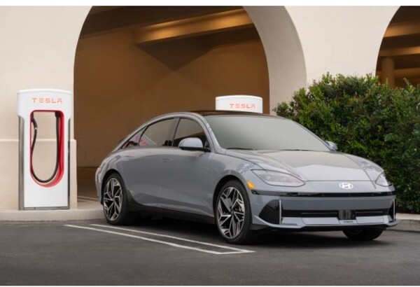 테슬라 스테이션에서 충전중인 아이오닉 6. /현대차 북미법인 홈페이지