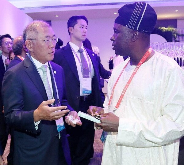 ) 정의선 현대차그룹 회장이 9일(현지시간) 프랑스 파리 파빌리온 가브리엘에서 열린 '2030부산세계박람회 심포지엄'에서 '2030부산세계박람회' 유치 활동을 하고 있다./연합뉴스