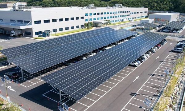 현대모비스가 지난해 울산전동화공장에 설치한 태양광 발전설비./현대모비스