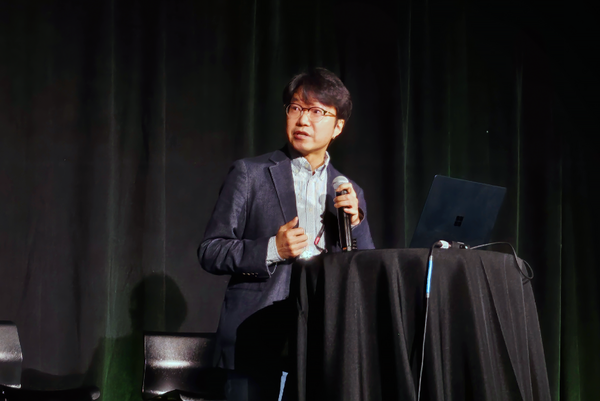 SK하이닉스 메모리솔루션 임의철 부사장이 17일 미국 캘리포니아 산호세에서 열린 OCP글로벌 서밋에서 세션발표를 진행하고 있다./사진=SK하이닉스