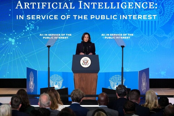 캐멀라 해리스 미국 부통령이 2023년 11월1일(현지시간) 영국에서 열린 제1회 '인공지능(AI) 안전 정상회담'에서 연설하고 있다./로이터연합 