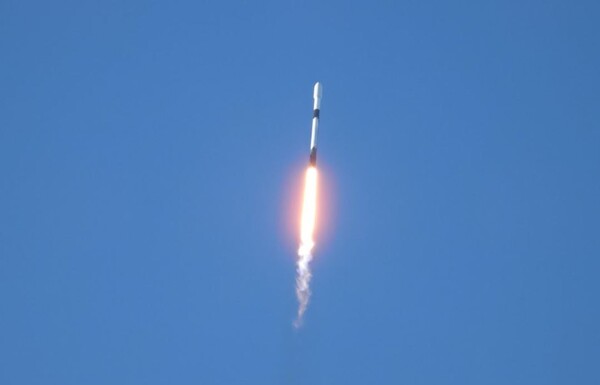 2022년 8월 5일 오전 8시 8분 미국 플로리다 케이프커내버럴 미우주군기지 40번 발사장에서 대한민국 최초의 달궤도 탐사선인 '다누리'를 탑재한 팰컨-9 발사체가 발사됐다./미국 플로리다 케이프커네버럴. 공동취재단연합