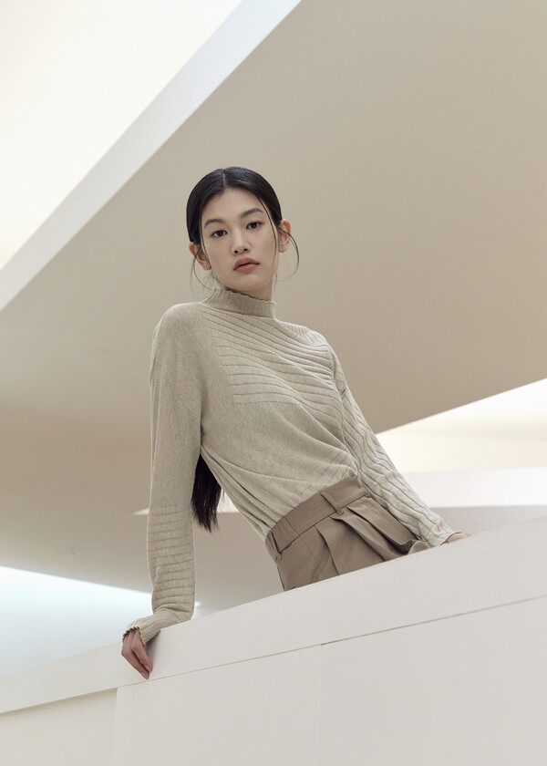 코어 어센틱 모크넥 니트./GS샵