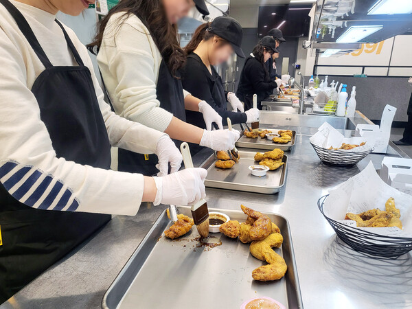 조리 체험 프로그램 ‘교촌 1991스쿨’ 진행 현장 / 2024. 02. 26. 교촌에프앤비