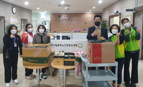 bhc치킨 복지단체 치킨 기부 활동 모습 / 2024. 02. 27. bhc그룹