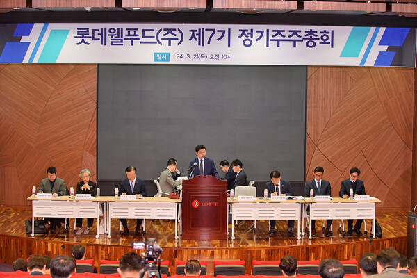 이창엽 롯데웰푸드 대표이사가 2024년 3월 21일 서울 영등포구 롯데웰푸드 본사에서 열린 롯데웰푸드 제7기 정기 주주총회에서 인사말을 하고 있다. / 사진=롯데웰푸드