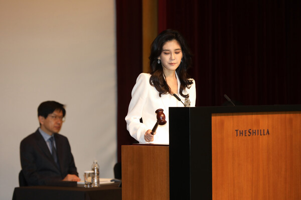 2024년 3월21일 서울 장충동 신라호텔 장충사옥에서 진행된 제 51기 정기 주주총회에서 이부진 신라호텔 사장이 주주총회 사회를 보고 있다./사진=신라호텔