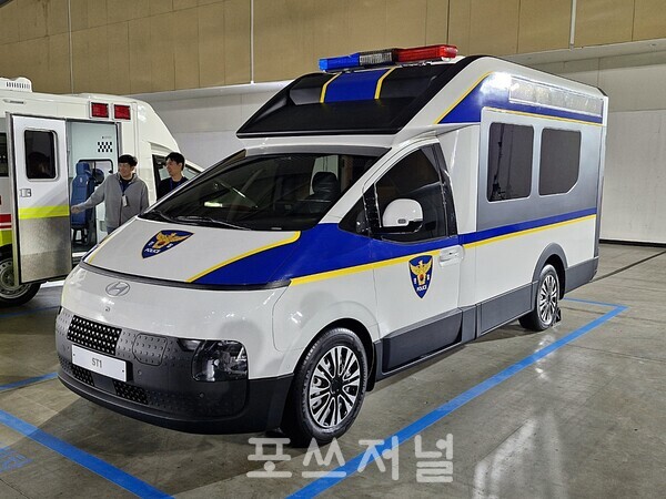 ST1은 샤시캡 모델을 바탕으로 고객 비즈니스에 맞춰 차량 개발이 가능하다. 경찰 작전차량으로 개발된 ST1 모습./사진=서영길 기자