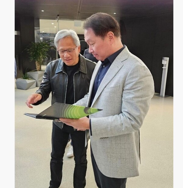 엔비디아 젠슨 황 CEO와 만난 최태원 SK그룹 회장./2024.4.25.최태원 회장 인스타그램