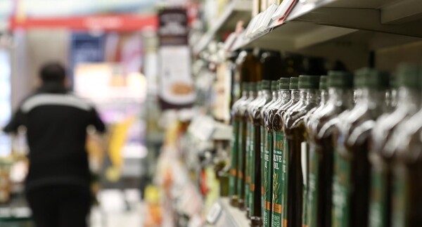 올리브유 판매대 / 사진=연합