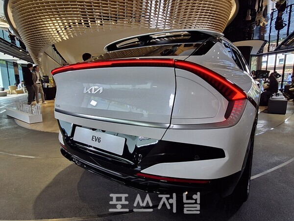 출시 3년 여 만에 선보이는 EV6 상품성 개선 모델./사진=서영길 기자
