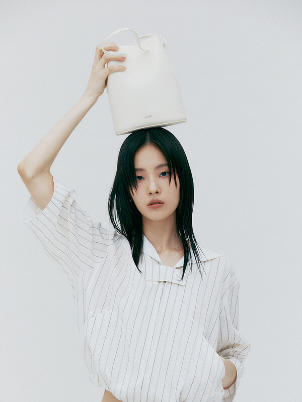 구호 레더 미니 버킷백./사진=삼성물산 패션부문