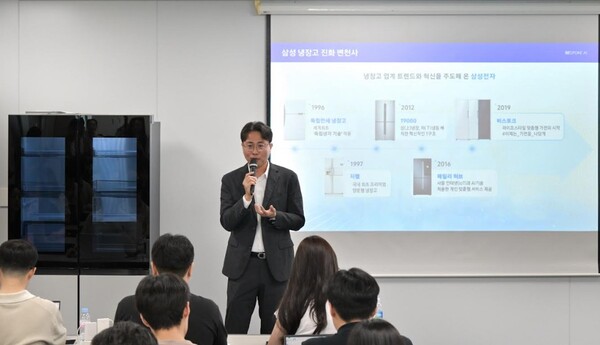 삼성전자 선행개발팀 위훈 부사장이 2024년 6월 20일 서울 중구 삼성전자 기자실에서 열린 미디어 브리핑에서 '비스포크 AI 하이브리드' 냉장고를 설명하고 있다. / 사진=삼성전자