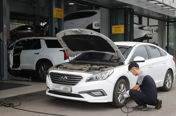 현대자동차(제네시스 포함)와 기아가 2024년 7월 24일부터 26일까지 3일간 전국 서비스 거점에서 ‘여름 특별 무상점검 서비스’를 실시한다./사진=연합뉴스