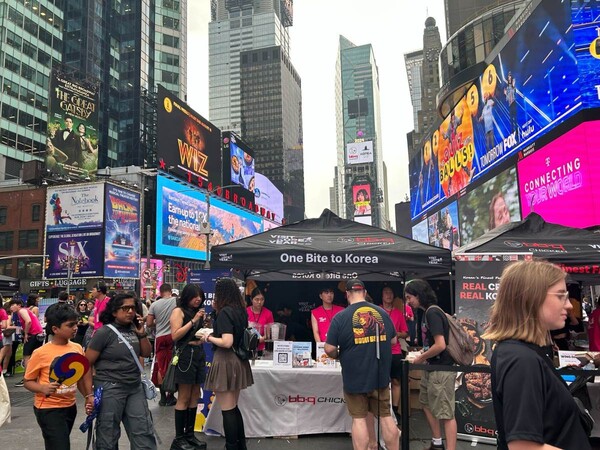 Global Expansion of K-Chicken Enjoyed Worldwide