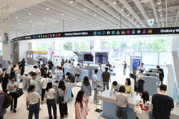  삼성스토어 홍대에 위치한 '갤럭시 스튜디오'에 공항 콘셉트로 꾸며진 체험공간 전경/2024.8.4.삼성전자