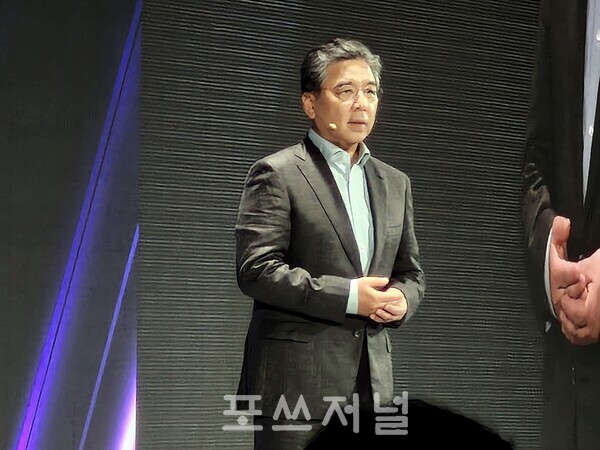 현대자동차는 2024년 8월 28일 서울 여의도 콘래드 호텔에서 열린 ‘2024 CEO 인베스터 데이’에서 전기차(EV)와 하이브리드(HEV) 차량 경쟁력을 바탕으로 자동차 업계를 선도하고 미래 모빌리티 시장에서 글로벌 톱 티어 기업으로 도약하겠다고 선언했다. 정재훈 대표이사 사장이 발표하고 있다./사진=서영길 기자