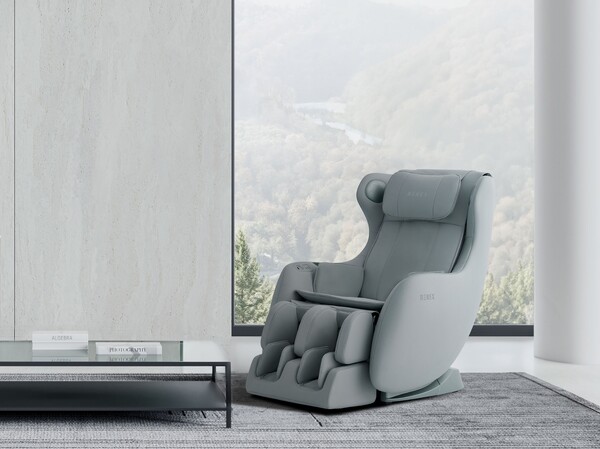 코웨이 안마의자 ‘비렉스 마인 플러스’의 신규 색상인 '아틱 그레이'./사진=코웨이