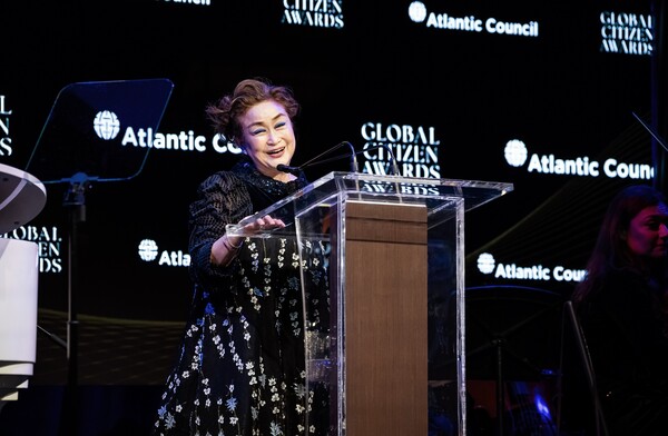 이미경 CJ그룹 부회장이 2024년 9월 23일(현지 시간) 미국 뉴욕에서 열린 세계시민상 시상식에서 연설을 하고 있다. / 사진=CJ ENM