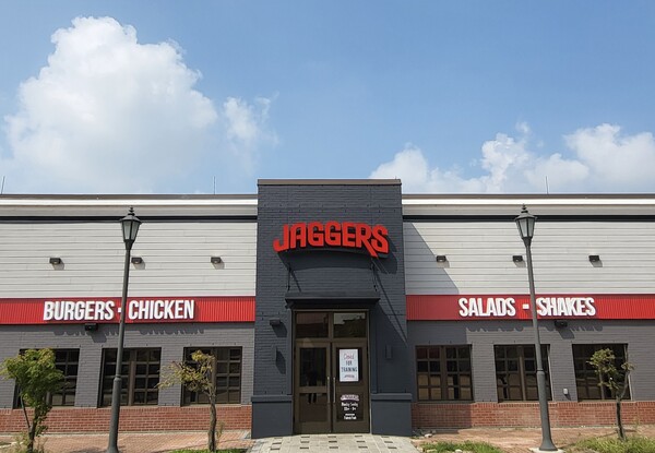 경기도 평택시 미군기지에 새롭게 문을 연 '재거스 험프리스점' / 사진=현대백화점그룹