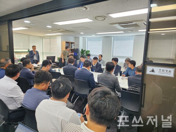 2024년 9월 30일 서울 용산구 이태원동 한남4재정비촉진구역 주택재개발정비사업조합 사무실에서 현장설명회가 진행되고 있다. /사진=송신용 기자