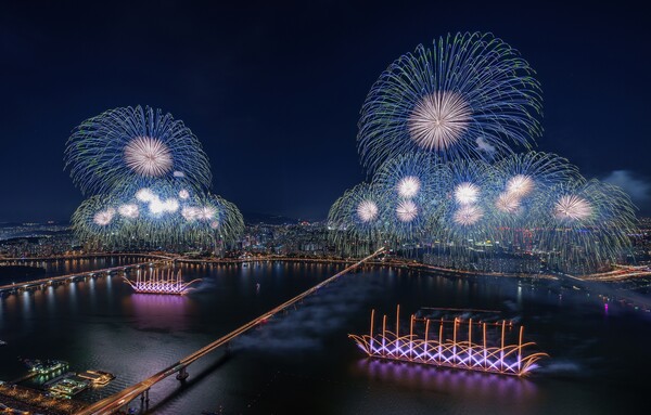 2024년 10월 5일 여의도 한강공원 일대에서 '한화와 함께하는 서울세계불꽃축제 2024’'가 성황리에 개최됐다./한화