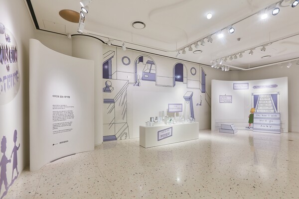 현대백화점은 2024년 10월 6일부터 내년 2월 24일까지 현대프리미엄아울렛 스페이스원 3층 모카가든 아트랩에서 '아무것도 없는 뮤지엄' 전시를 진행한다. 전시회장 내부 모습./사진=현대백화점